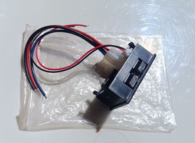 Display digital 45mm x 26mm (tensão e corrente )