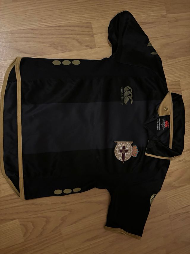 Camiseta depor con pin negraccc