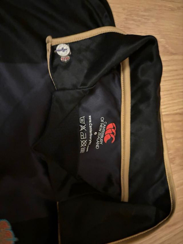 Camiseta depor con pin negraccc