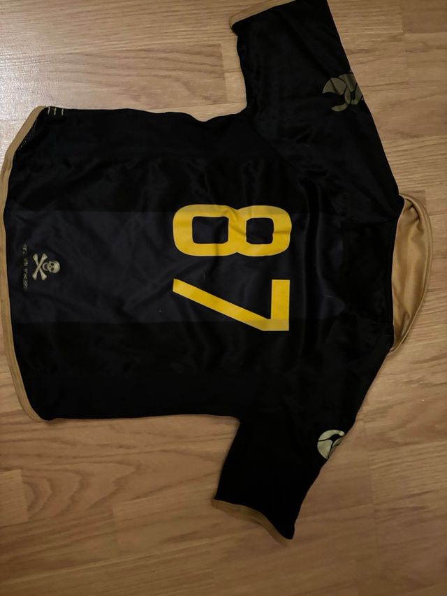 Camiseta depor con pin negraccc