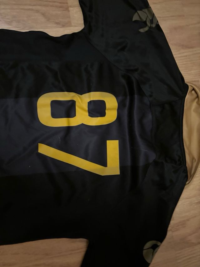 Camiseta depor con pin negraccc