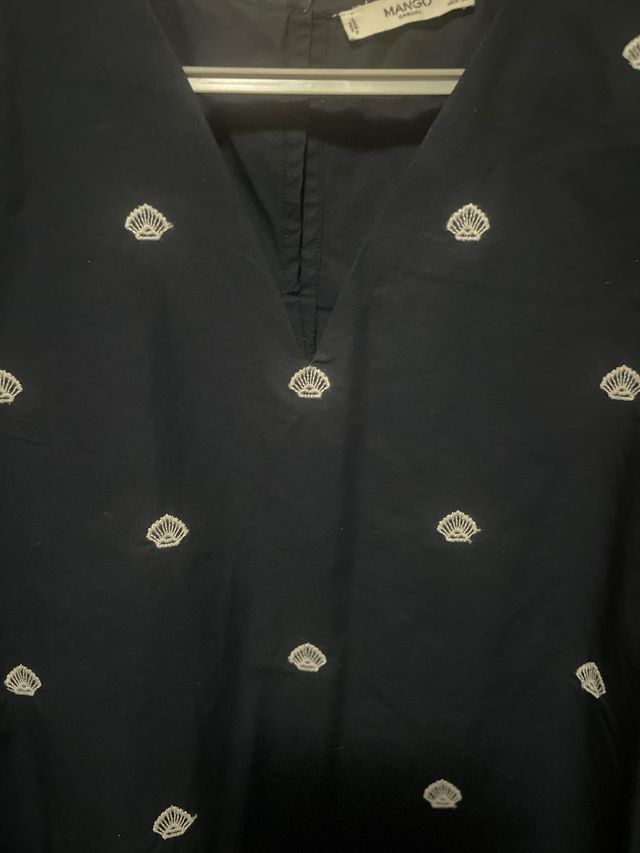 Vestido corto bordado de Mango