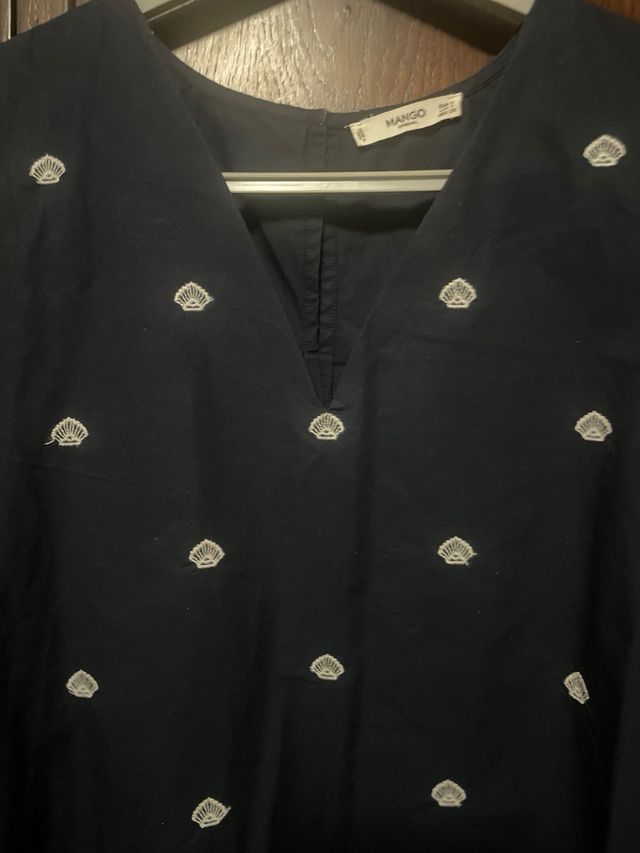 Vestido corto bordado de Mango