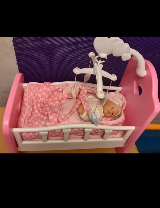 Set di giocattoli per culla e bambola.