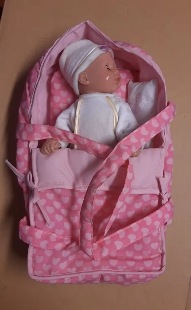 Set di giocattoli per culla e bambola.