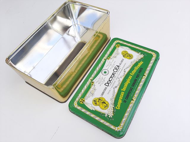 Caja Antigua Laboratorios CEA