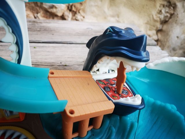 Juguete de coches "el tiburón te comerá