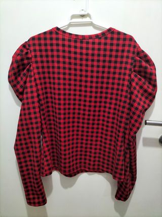 Camiseta con mangas abombadas 