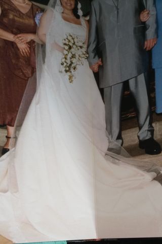 Vestido de novia con corsé de pedrería 