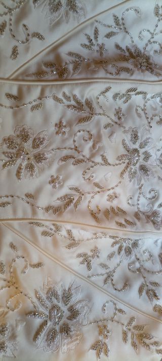 Vestido de novia con corsé de pedrería 