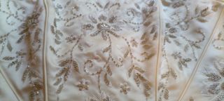 Vestido de novia con corsé de pedrería 
