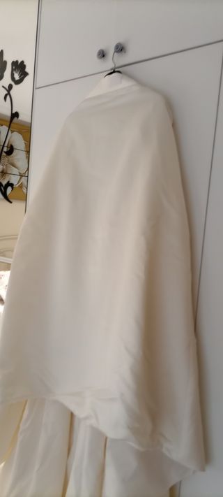 Vestido de novia con corsé de pedrería 