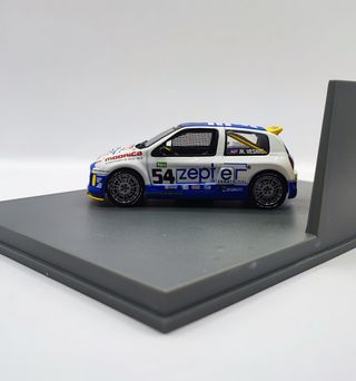 RENAULT SPORT CLIO TROPHY 1/43 UNIVERSAL HOBBIES 