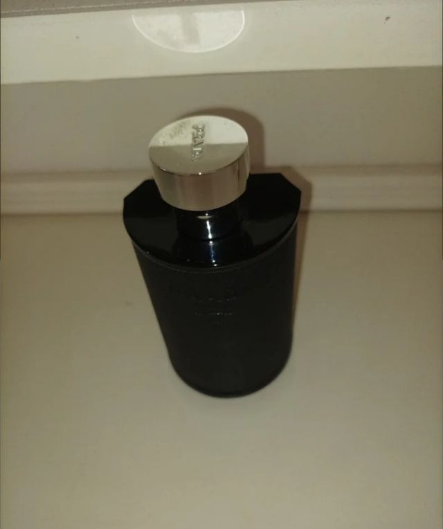 Bottiglia profumo vuota