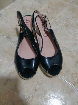 sandalias con tacón cuña