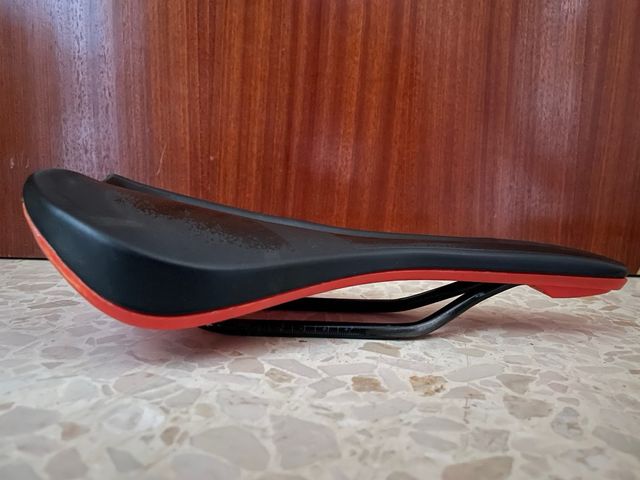 Sillín, tja y cierre