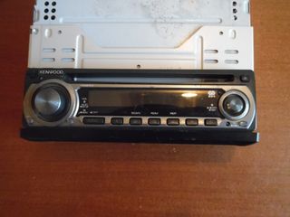 Un'autoradio(una radio per auto)Usata,a cd"KENWOOD
