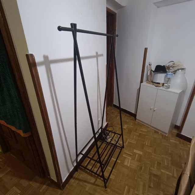 Colgador de ropa / Clothing rack