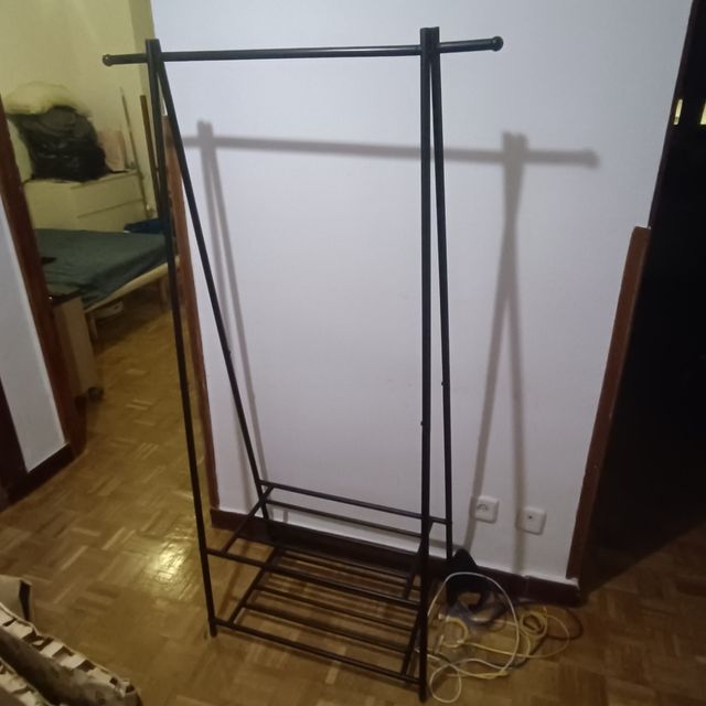 Colgador de ropa / Clothing rack