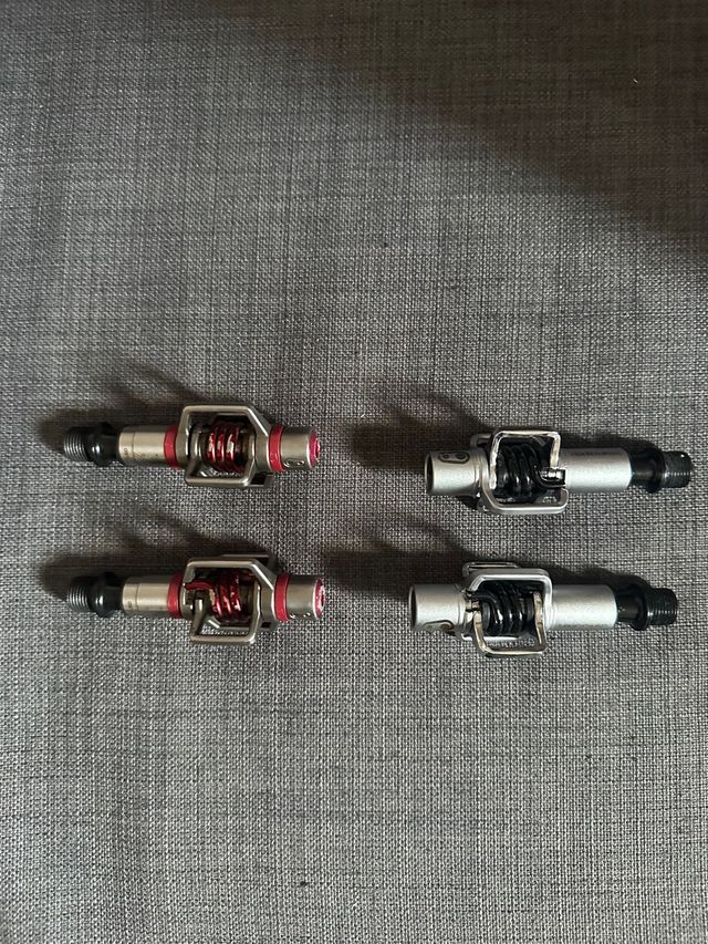 Pedales de Crankbrothers Negro y Rojo
