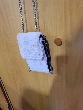 Bolso pelo rosa stradivarius para movil