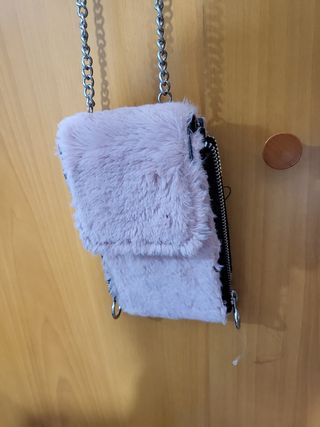 Bolso pelo rosa stradivarius para movil