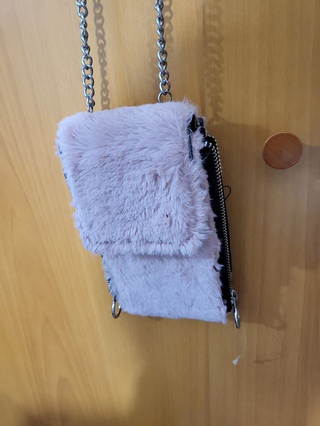Bolso pelo rosa stradivarius para movil