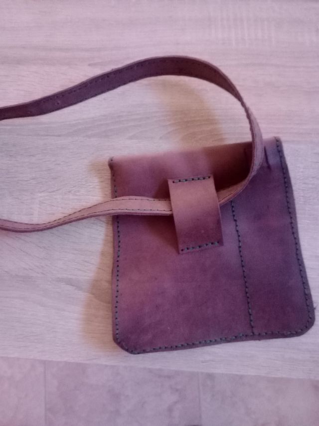 Mala de ombro medieval em couro genuíno