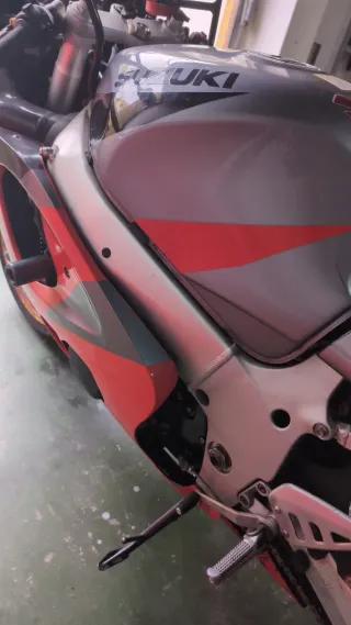 Se vende Gsxr 600 srad