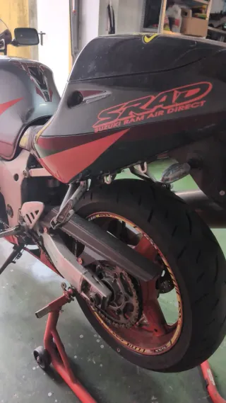 Se vende Gsxr 600 srad