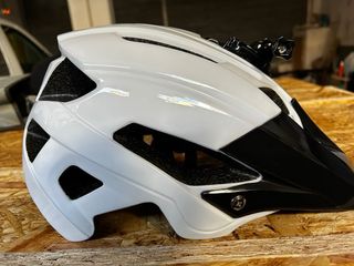 Casco enduro ebike para decorar