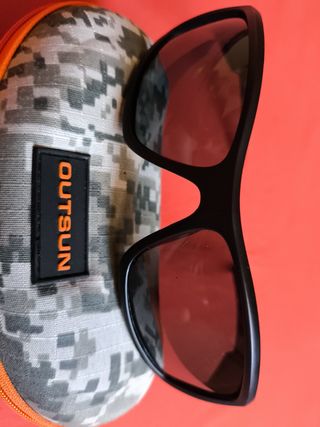 GAFAS DE SOL NEGRAS POLARIZADAS CON FUNDA RIGIDA