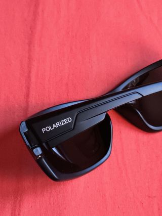 GAFAS DE SOL NEGRAS POLARIZADAS CON FUNDA RIGIDA