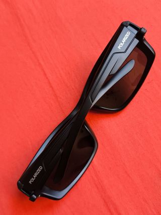 GAFAS DE SOL NEGRAS POLARIZADAS CON FUNDA RIGIDA