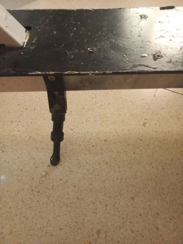 Patinete blanco y negro