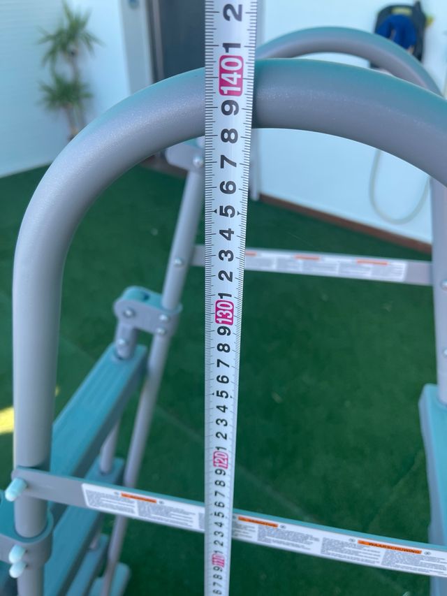 Escalera piscina a estrenar ( recien montada)