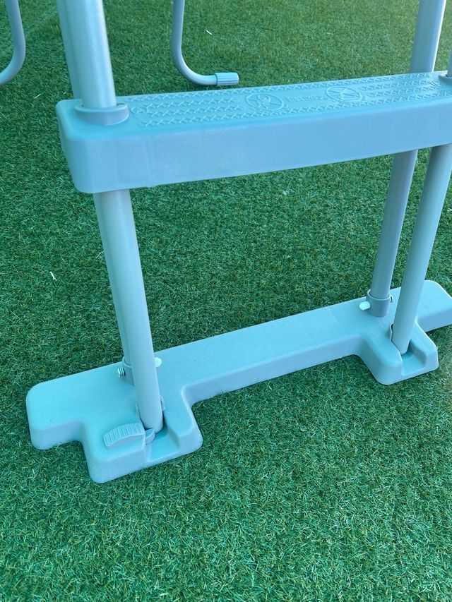 Escalera piscina a estrenar ( recien montada)