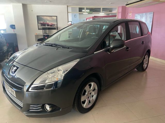 Peugeot 5008 2013