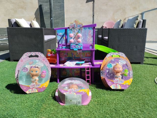 Casa bellies con muñecos y caja