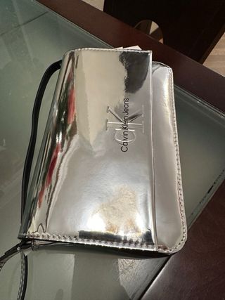 Bolso plata CALVIN KLEIN
