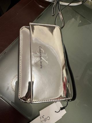 Bolso plata CALVIN KLEIN