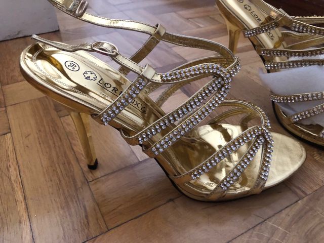 Sandalias doradas y Swarosky