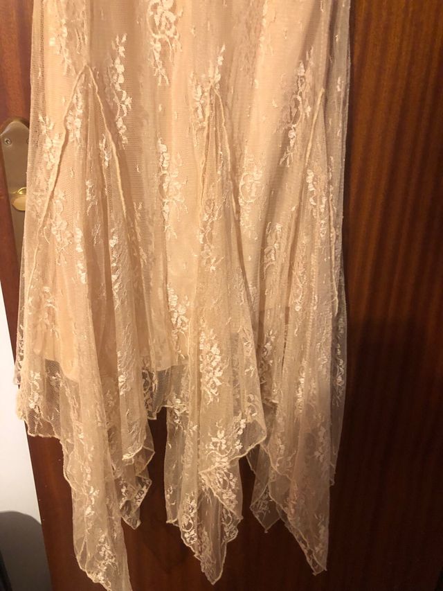 Precioso vestido de encaje fiesta dorado