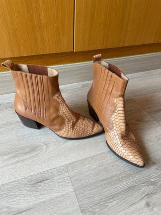 Botines de tacón en piel