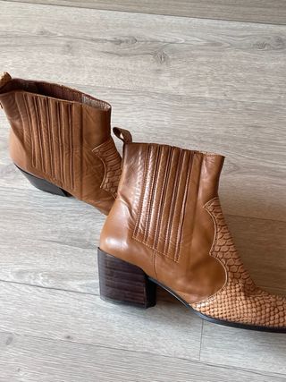 Botines de tacón en piel
