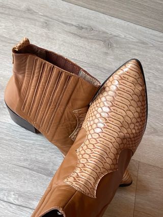 Botines de tacón en piel