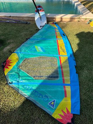 OFERTA | Tabla Windsurf Mistral y 4 velas 