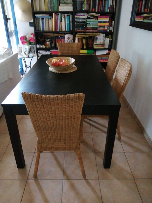 Tavolo  in legno 4/6 persone