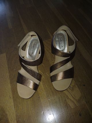 Sandalias de fiesta de tacón de piel oro/bronce