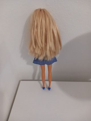 Barbie vintage in abito blu
